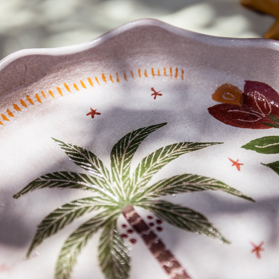 Palm Embrace Wall Plate - Ellie Home
