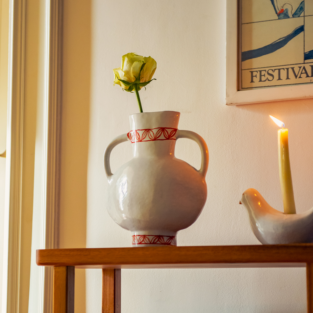 Leaf Grip Vase - Ellie Home