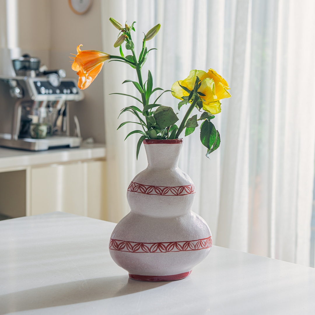 Leafline Vase - Ellie Home